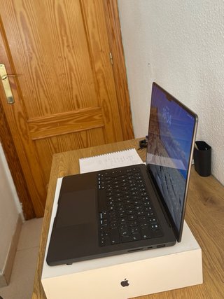 MacBook Pro M4 Space Gray