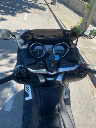 Yamaha TMAX DX negra