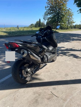 Yamaha TMAX DX negra