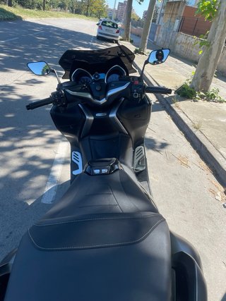 Yamaha TMAX DX negra