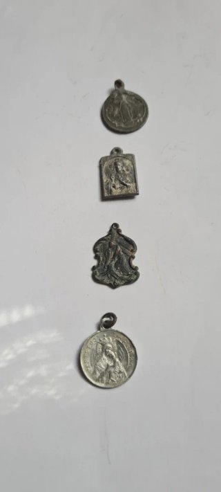 Lote 4 medallas antiguas religiosas
