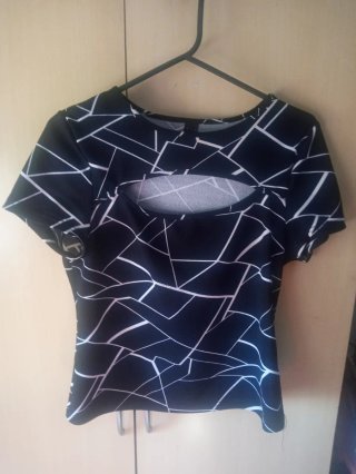Camiseta con estampado geométrico