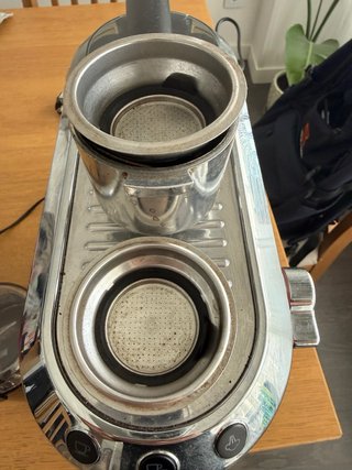 Cafetera DeLonghi Dedica + molinillo de cafe Bosch
