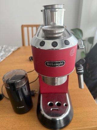 Cafetera DeLonghi Dedica + molinillo de cafe Bosch