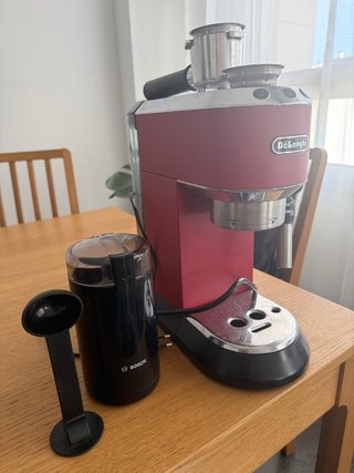 Cafetera DeLonghi Dedica + molinillo de cafe Bosch