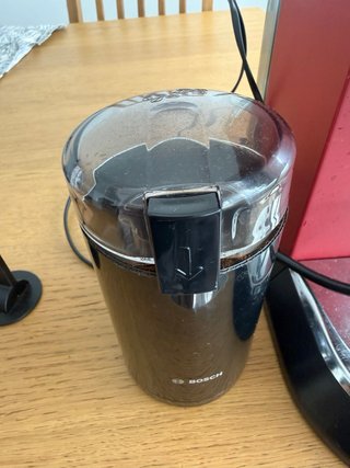 Cafetera DeLonghi Dedica + molinillo de cafe Bosch