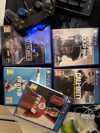 PS4 (PlayStation 4) Negra + Mando + Juegos
