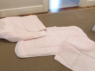 Saco capazo bebé rosa y blanco