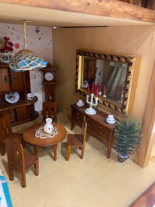 Casita de muñecas de madera
