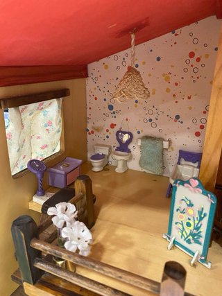 Casita de muñecas de madera