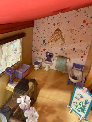 Casita de muñecas de madera