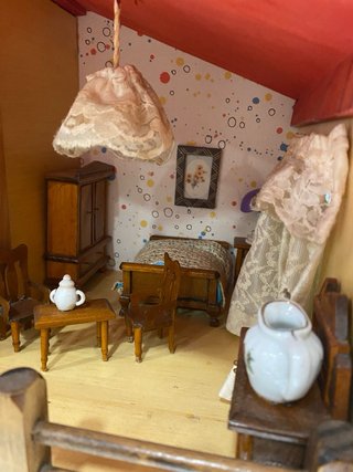 Casita de muñecas de madera
