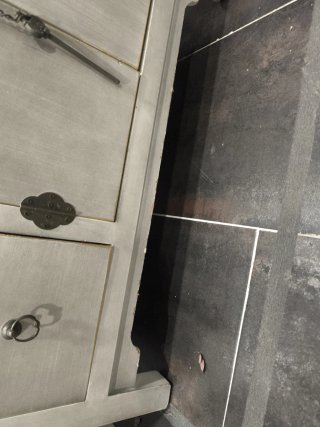 Mueble de madera y metal beige/gris