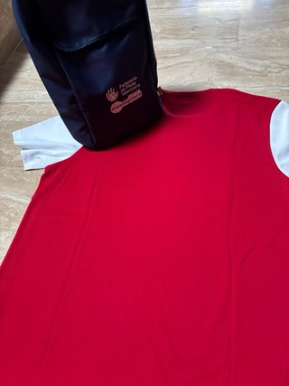 Camiseta Adidas Pilota Valenciana y bolsa.