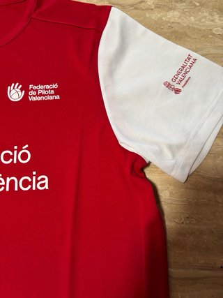 Camiseta Adidas Pilota Valenciana y bolsa.