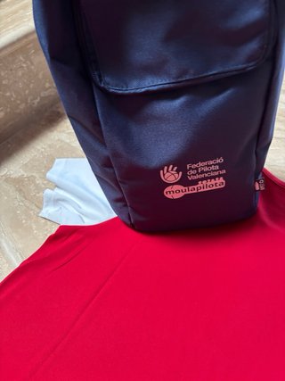 Camiseta Adidas Pilota Valenciana y bolsa.