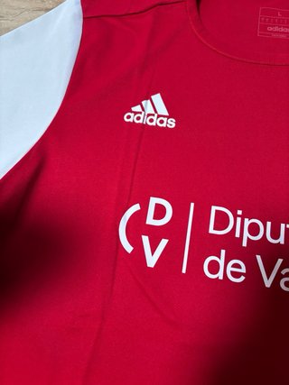 Camiseta Adidas Pilota Valenciana y bolsa.