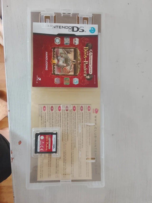 Profesor Layton y la Caja de Pandora (Nintendo DS)