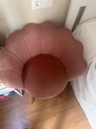 Butaca rosa terciopelo patas doradas