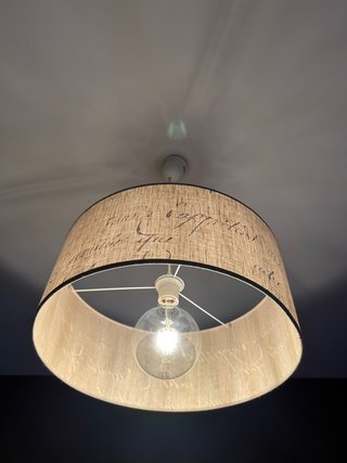 Lámpara de tela con bombilla LED
