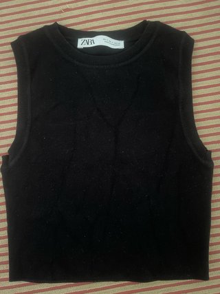 Camiseta Zara negra cuello redondo corta