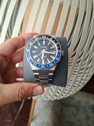Reloj Citizen Series 8 GMT Azul/Plata