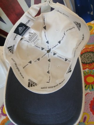 Gorra Adidas Blanca y azul marino