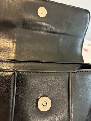 Bolso negro Misako con cadena