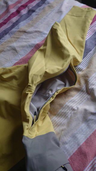 Chaqueta de esquí Marmot nueva.