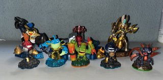 Skylanders: Plataforma y 8 Figuras