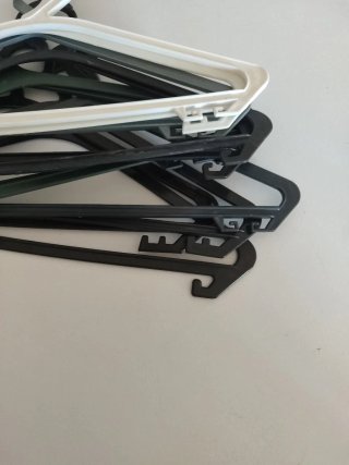 Conjunto cabides de plástico  (12 unidades)