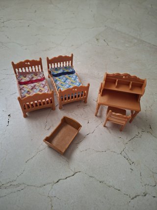 Muebles Sylvanian Families: Camas y Escritorio