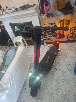 Patinete Eléctrico plegable Red Bull Racing Eleven