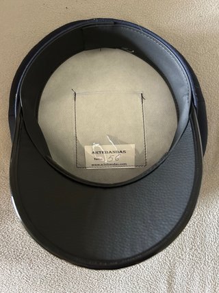 Gorra de marinero azul y dorada