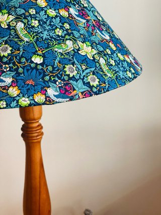 Lampada da tavolo vintage in tessuto e legno