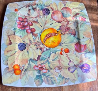 Platos porcelana decorados frutas y mariposas