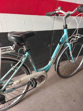 Bicicleta de paseo de marca y calidad, y cómoda.