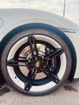 Porsche Taycan 2023
