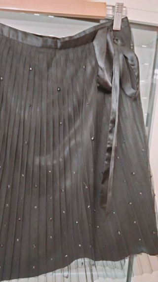 Falda tul plisado negro perlitas