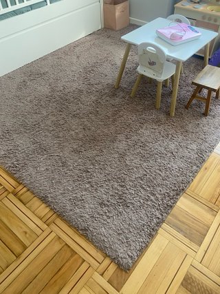 Grande tappeto rosa a pelo corto