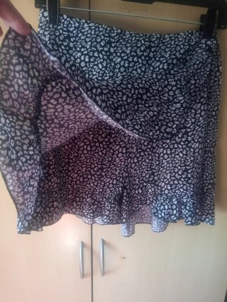 Falda pantalón negra con fórmulas matemáticas