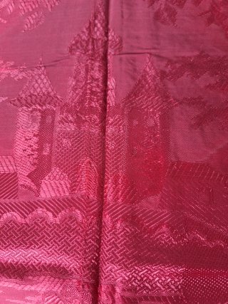 Colcha antigua roja con estampado