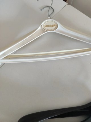 Cabides de plástico (14 unidades)