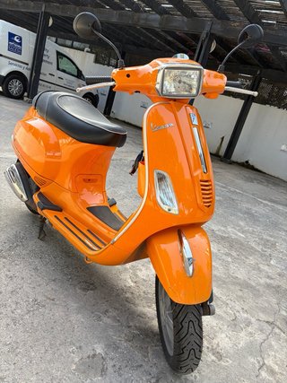 Vespa Sprint Naranja Automática