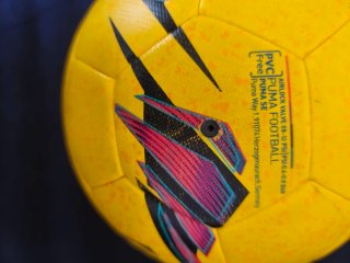 Balón de fútbol Puma amarillo