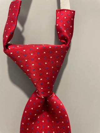 Corbata infantil roja con puntos blancos