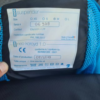 Parapente con silla carenada y paracaidas emergenc