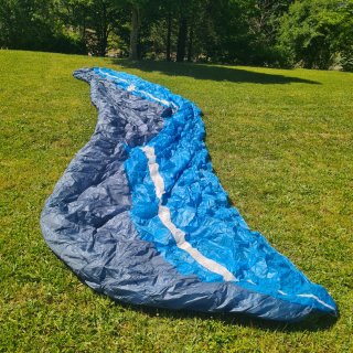 Parapente con silla carenada y paracaidas emergenc