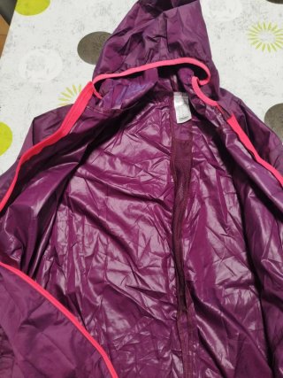 2 Chaquetas cortavientos con detalles fucsia