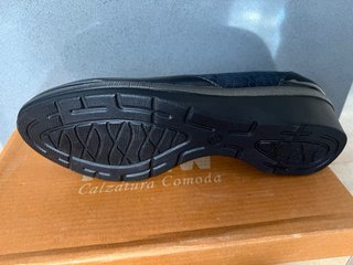 Zapatos de mujer negros y azules